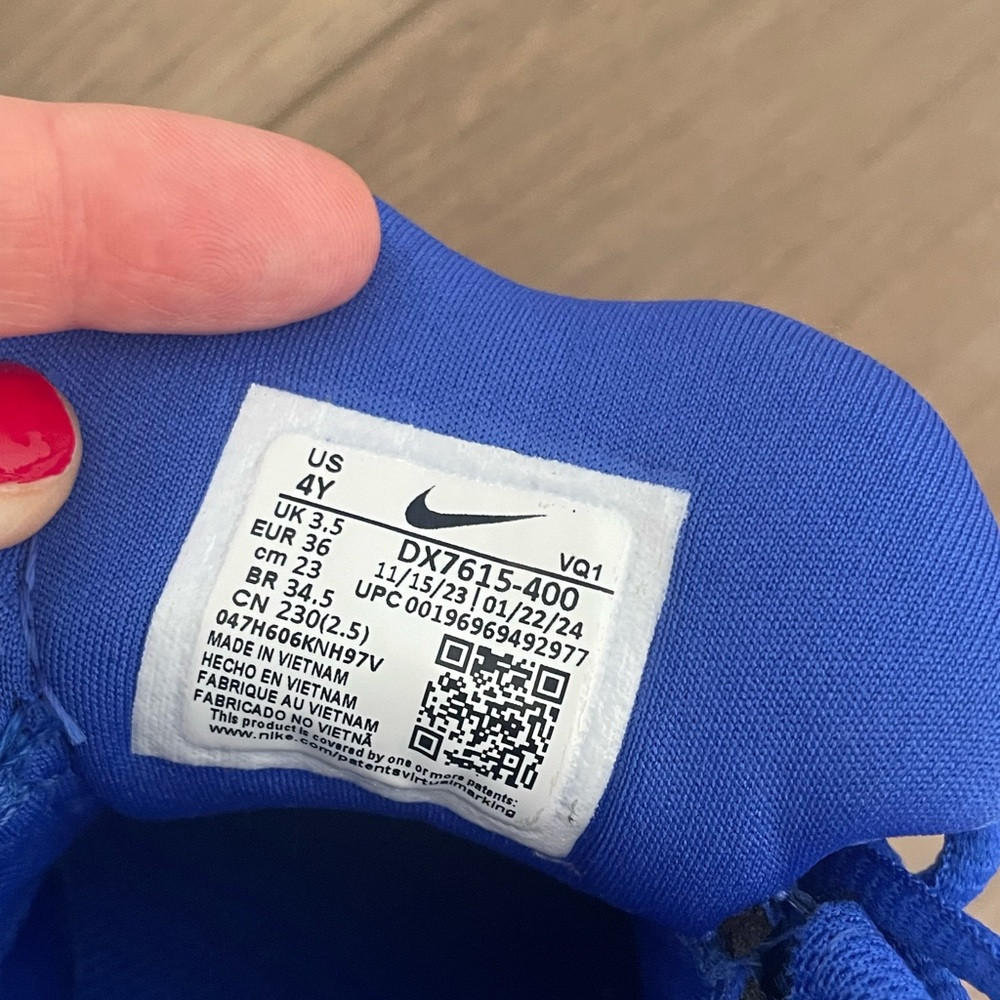 Boys blue nikes - Picture 4 of 4